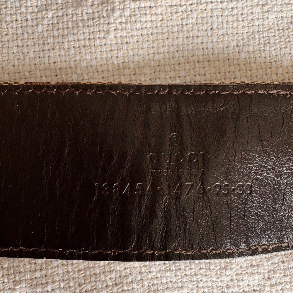Gucci Signature Belt Featuring Iconic Bamboo and Gold Statement Buckle - Picture 6 of 6